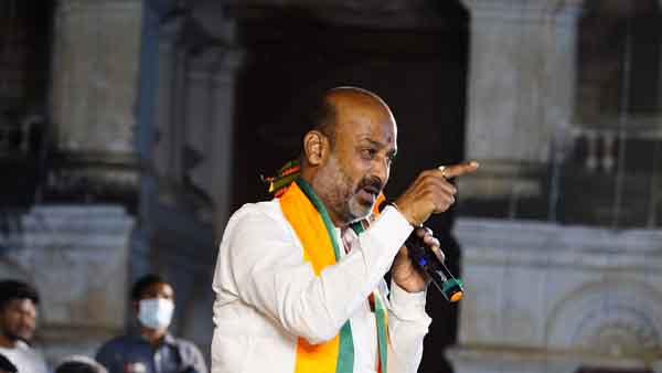 కేసీఆర్ తెలంగాణాలో ఇచ్చిన ఏ హామీలు నెరవేర్చారో చెప్పాలి కేసీఆర్ తెలంగాణాలో ఇచ్చిన ఏ హామీలు నెరవేర్చారో చెప్పాలి