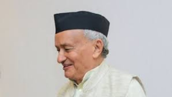 రాజకీయాలకు దూరం..