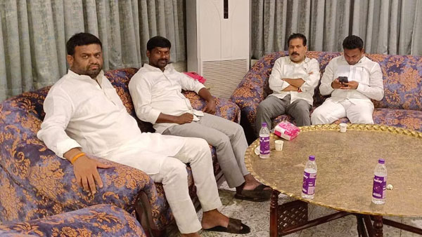 నలుగురు బీఆర్ఎస్ ఎమ్మెల్యేలకు ఎర..