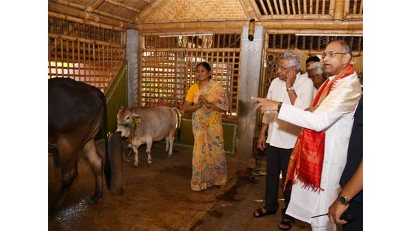 అష్ఠాదశ పురాణాలు ఆయన పుక్కిట..