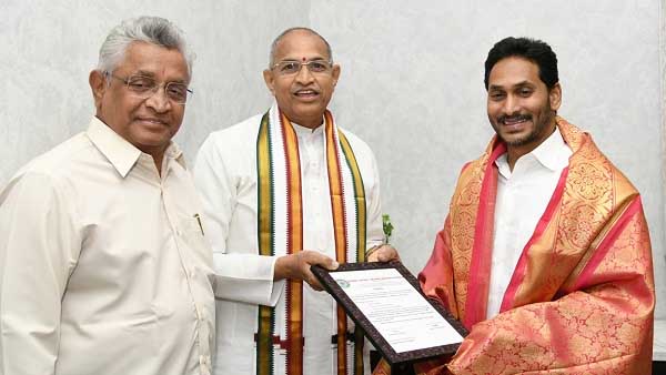 జగన్ తో భేటీ..