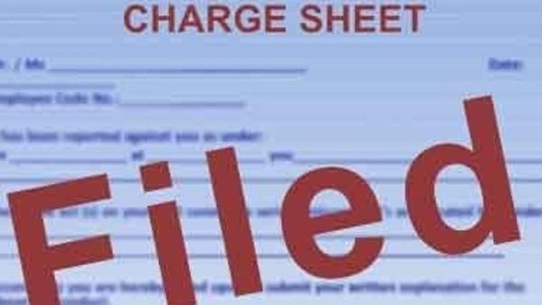 కౌన్సిలర్ తో సహ 10 మంది మీద ఎఫ్ఐఆర్ కౌన్సిలర్ తో సహ 10 మంది మీద ఎఫ్ఐఆర్