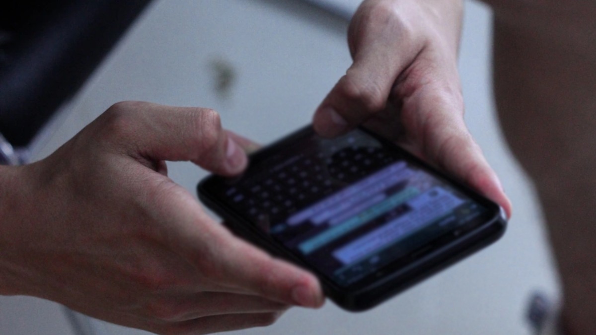 భార్య, చెల్లెలి ఫోటో చూపించి ?