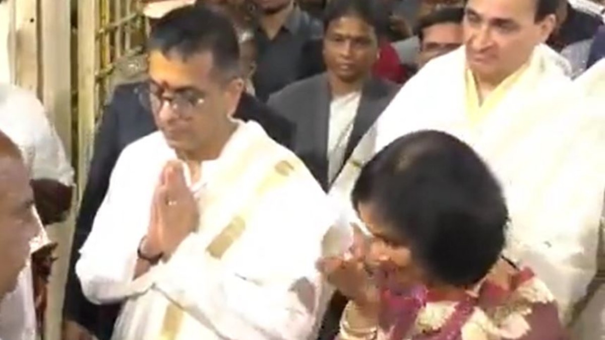  CJI DY Chandrachud offered prayers at Bhramaramba Mallikarjuna Swamy temple in Srisailam of AP 