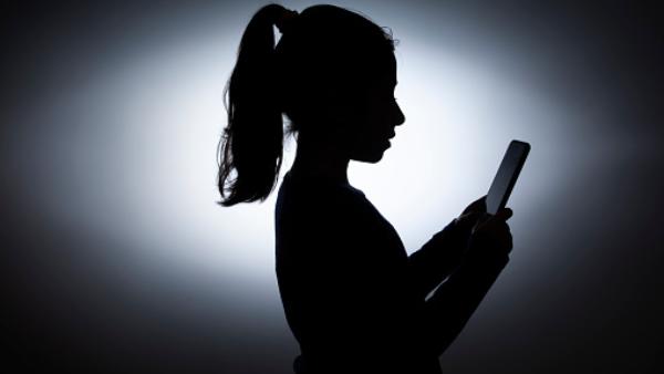 కాలేజ్ కు వెలుతున్న కూతురు కాలేజ్ కు వెలుతున్న కూతురు