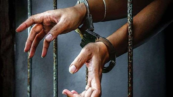 సెంట్రల్ జైల్లో ఆయుధాలు ఎక్కడివి ?