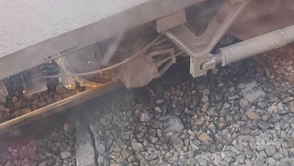 Visakhapatnam to Hyderabad Godvari Express derailed near Ghatkesar, Delay in Trains Running