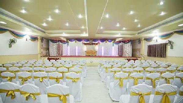 హై-క్వాలిటీ బాంక్వెట్ హాల్స్