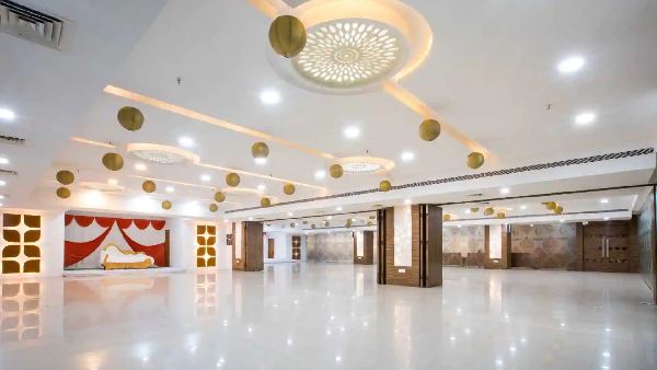 16 కొత్త హాళ్లు