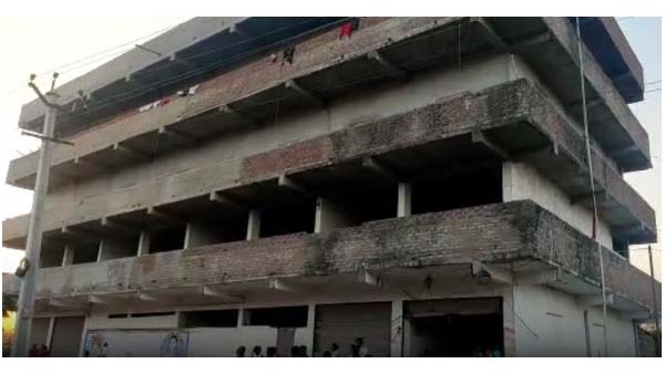  A girl student jumps from her school building in Karimnagar district: severely injured.