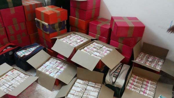 ఐటీ అధికారుల దాడులకు కారణం ఇదే