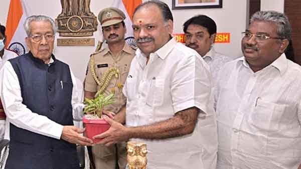 గవర్నర్ కార్యదర్శిపై వేటు 