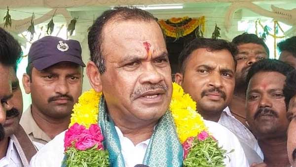 కాంగ్రెస్ సిద్ధాంతాన్ని నమ్మిన వ్యక్తి కోమటిరెడ్డి వెంకటరెడ్డి.. కాంగ్రెస్ సిద్ధాంతాన్ని నమ్మిన వ్యక్తి కోమటిరెడ్డి వెంకటరెడ్డి..