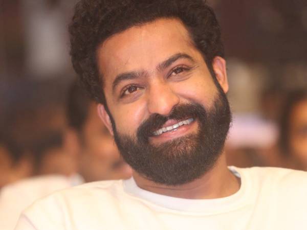 ఎన్టీఆర్ బొమ్మతో..