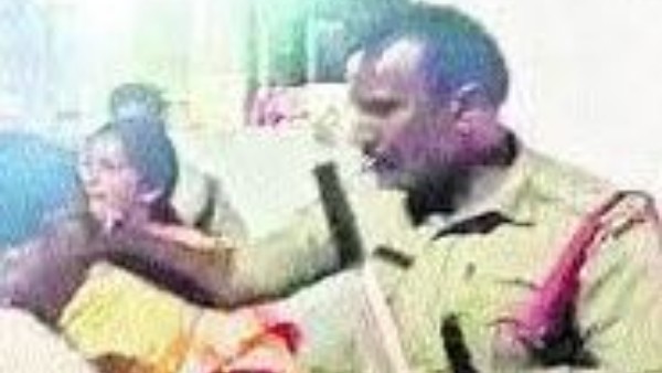 మహిళలపై సీఐ అసభ్య పదజాలం