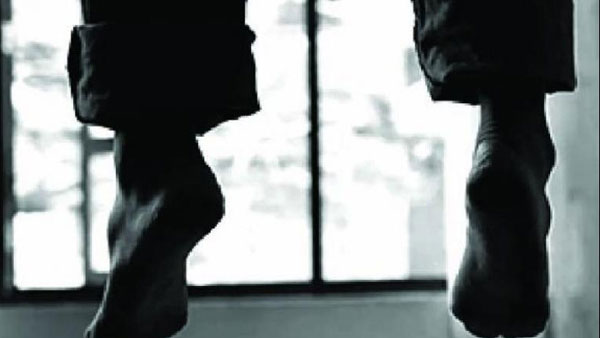 భార్య బెంగళూరుకు..... ఇంట్లో శవం అయ్యాడు భార్య బెంగళూరుకు..... ఇంట్లో శవం అయ్యాడు