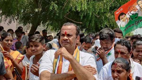 రేవంత్ దూకుడు మీద కోమటిరెడ్డి బ్రదర్ నీళ్ళు 