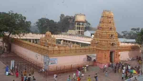 బంగారు, వెండి ఆభరణాలతో పాటు విగ్రహాలు చోరీ 