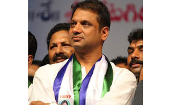 కోటగిరి శ్రీధర్ అవుట్?