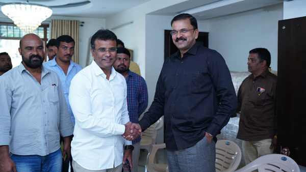 ఇద్దరు నేతలతో బీఆర్ఎస్ ఎమ్మెల్యే సమావేశం