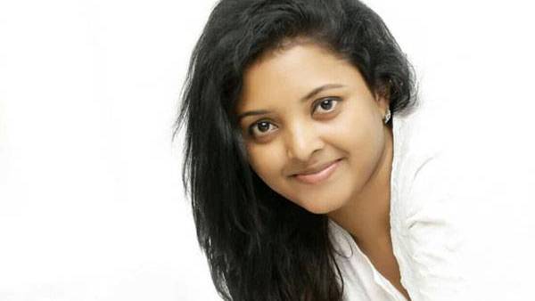 రేయ్ బట్టలు మొత్తం విప్పేసి నటించు