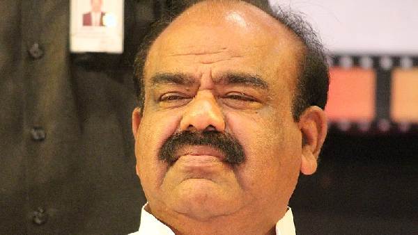 మధుసూదనాచారి వాహనాన్ని అడ్డుకున్న పోలీసులు.. ఆగ్రహం వ్యక్తం చేసిన మాజీ స్పీకర్