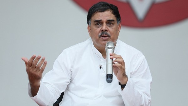 స్టిక్కర్లు వేసే బదులు ఆ పనులు చెయ్యాలని సలహా