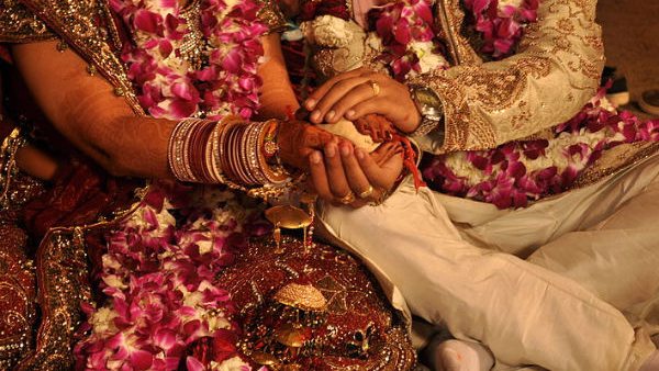 హ్యాపీగా పెళ్లి చేసుకున్నాడు