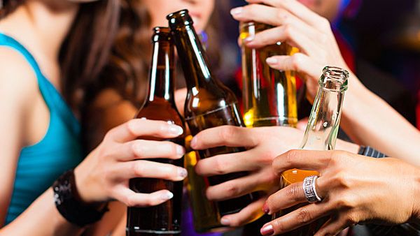 కల్లుకు బానిసైన భార్య .. మరో మైనర్ బాలికను ఇంటికి తెచ్చుకుని