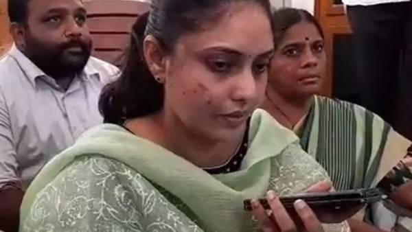 పోలీస్ స్టేషన్ లో.. పోలీస్ స్టేషన్ లో..