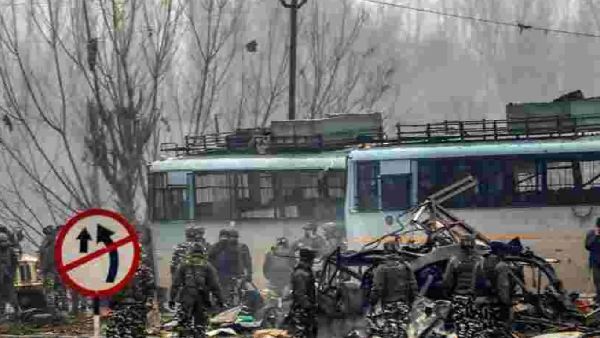 పాక్లోని ఉగ్ర స్థావరాలపై భారత్ సైన్యం దాడులు పాక్లోని ఉగ్ర స్థావరాలపై భారత్ సైన్యం దాడులు