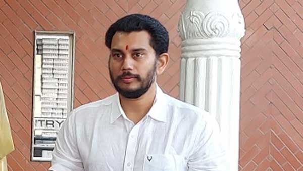 Balineni Srinivasa Reddy Says conspiracy on Magunta amid Raghava Reddy Arrest in Delhi liquor scam Balineni Srinivasa Reddy Says conspiracy on Magunta amid Raghava Reddy Arrest in Delhi liquor scam