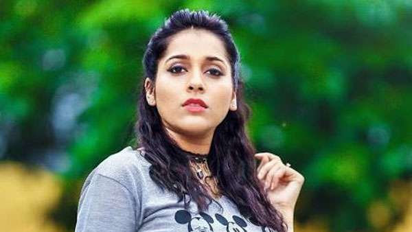  కుక్కను కొట్టినట్టు రష్మీని కొట్టాలన్న నెటిజన్.. రష్మీ ఛాలెంజ్