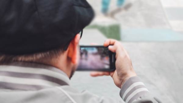 ఫోన్ లో రికార్డు