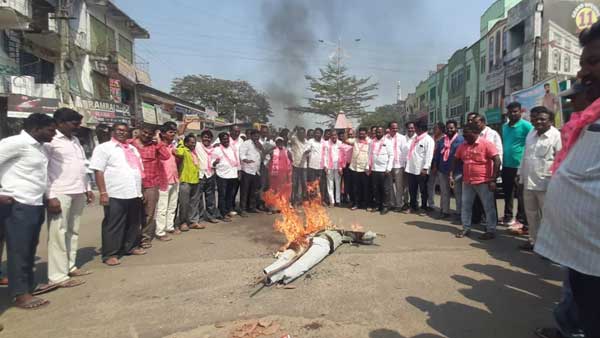 పీ.డీ యాక్ట్ నమోదు చేసి ఎంపీ పదవి నుండి రేవంత్ ను బర్త్ రఫ్ చేయాలని డిమాండ్