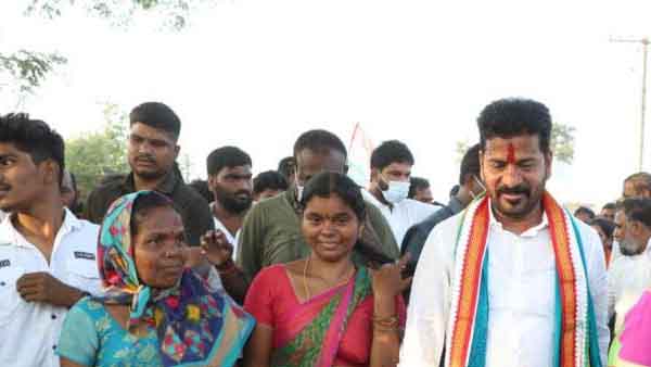 రేవంత్ పాదయాత్ర: సాకులు చెప్పి తప్పించుకుంటున్న సీనియర్లు 