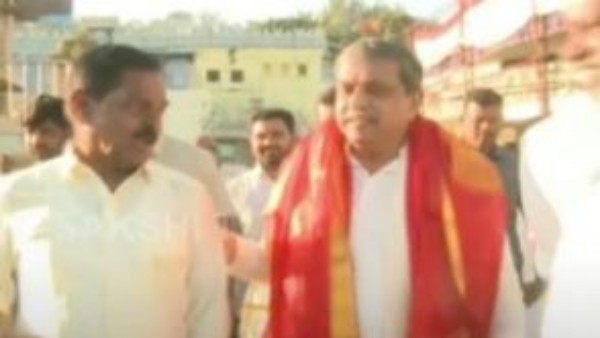 కుటుంబ సభ్యులతో శ్రీవారి సేవలో సజ్జల..