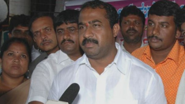 ఎమ్మెల్యేకి మ్యాటర్ లీక్ అయ్యింది ఎమ్మెల్యేకి మ్యాటర్ లీక్ అయ్యింది