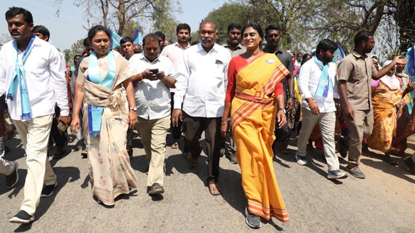 YSRTP Chief Sharmila Arrest, police officials cancel Padayatra permission