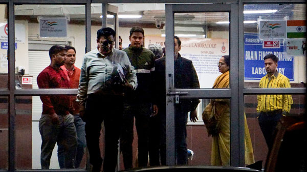 గ్రైండర్ లో ఎముకలు పొడి చేసిన సైకో ప్రియుడు