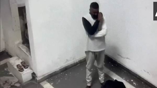 ఫేమస్ మోసగాడు