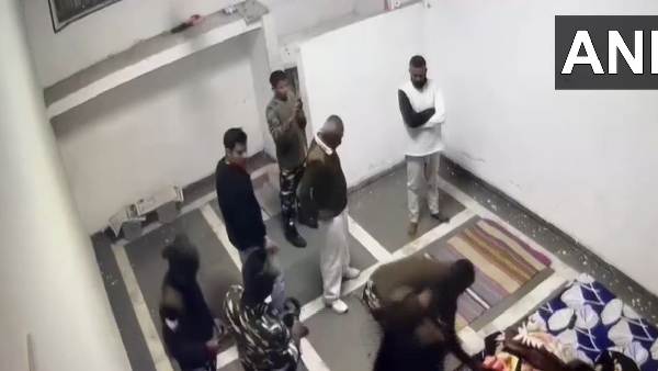 వీడు సామాన్యుడు కాదు