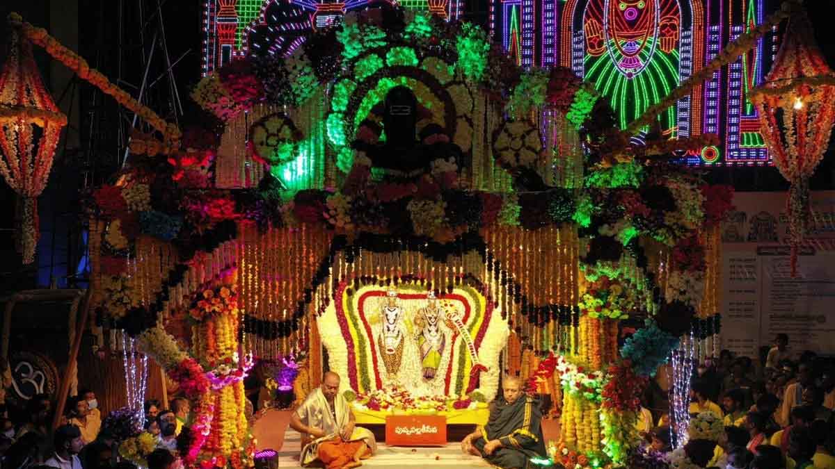 బ్రహ్మోత్సవాలలో స్వామి ప్రత్యేక పూజలు.. వాహనసేవలు ఇలా