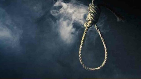 నగ్నంగా ఫ్యాన్ కు వేలాడిన కాలేజ్ అబ్బాయి నగ్నంగా ఫ్యాన్ కు వేలాడిన కాలేజ్ అబ్బాయి