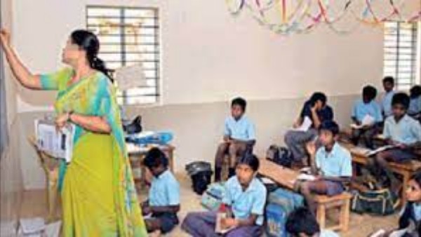  ప్రభుత్వ స్కూల్ టీచర్లు
