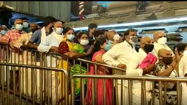 భక్తులకు ప్రత్యక్షంగా వీక్షించే అవకాశం