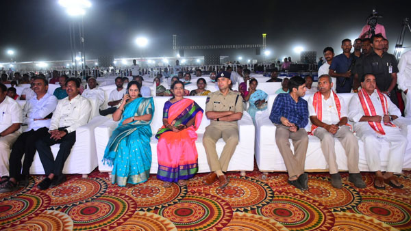 మంత్రి కేటీఆర్ సహకారంతో కన్నుల పండుగగా వేములవాడ శివరాత్రి జాతర: ఎమ్మెల్యే చెన్నమనేని రమేష్ మంత్రి కేటీఆర్ సహకారంతో కన్నుల పండుగగా వేములవాడ శివరాత్రి జాతర: ఎమ్మెల్యే చెన్నమనేని రమేష్