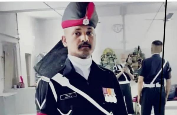 సైనికుడి భార్య బట్టలు ఉతుకుతుంటే ?