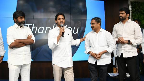 వైసీపీ వర్సెస్ పీడీఎఫ్ పోరు