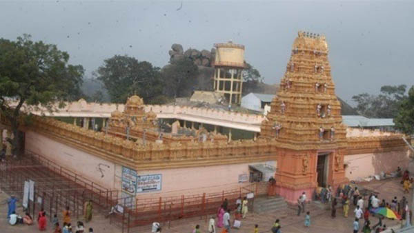 లక్షలాదిగా కొండగట్టుకు భక్తులు.. లక్షలాదిగా కొండగట్టుకు భక్తులు..